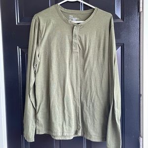 Public Opinion brand green three button long sleeve henley pullover